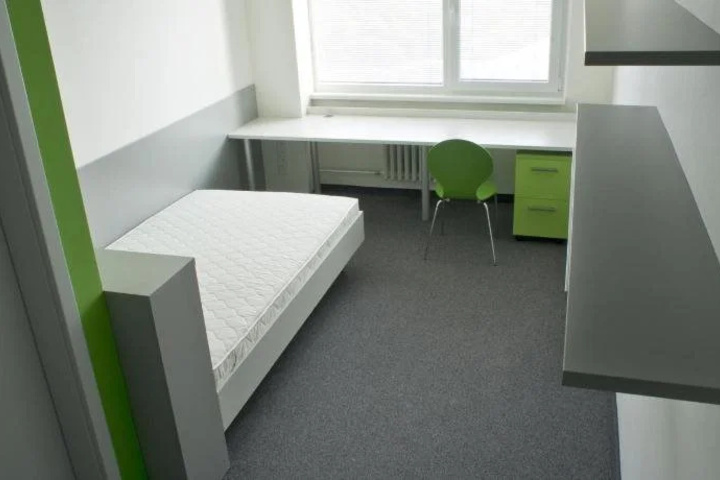 Room 4 of 20