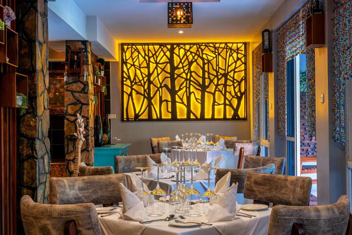 Dining 3 of 66