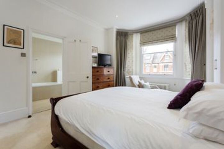 Room 7 of 28