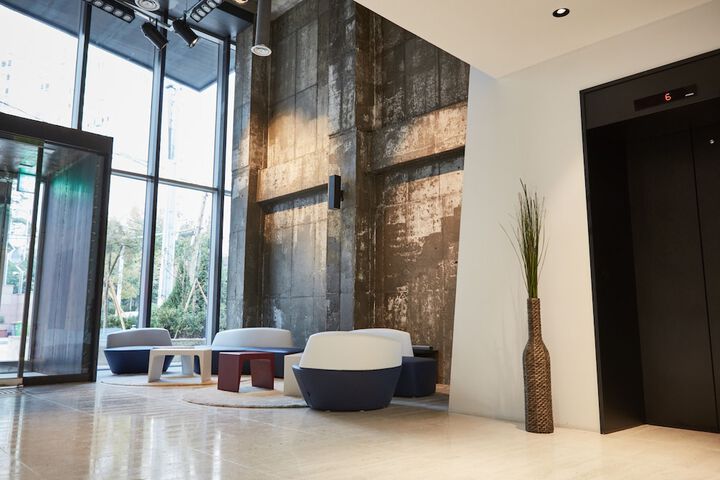 Entrance & Lobby