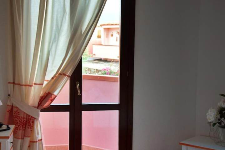 Room 5 of 32