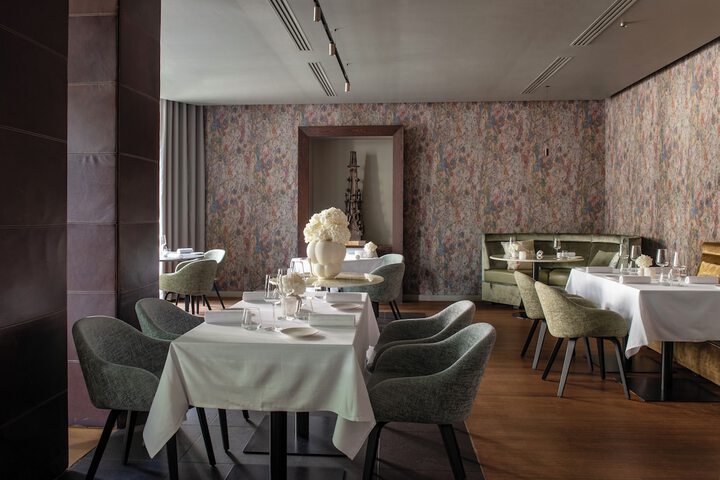 Dining 77 of 101