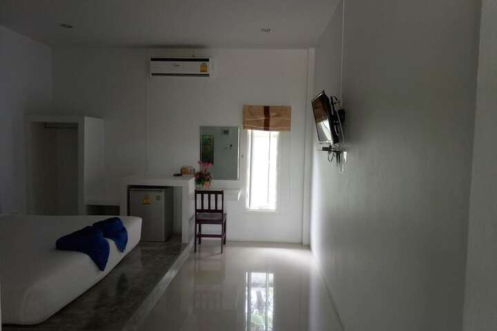 Room 14 of 28