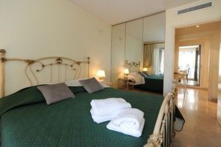 Room 4 of 31