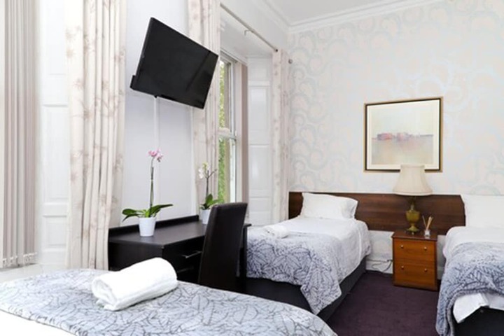Room 11 of 72