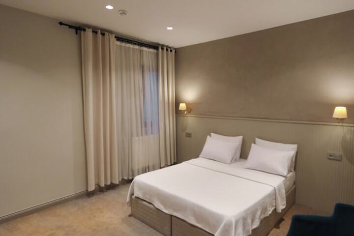 Room 4 of 60