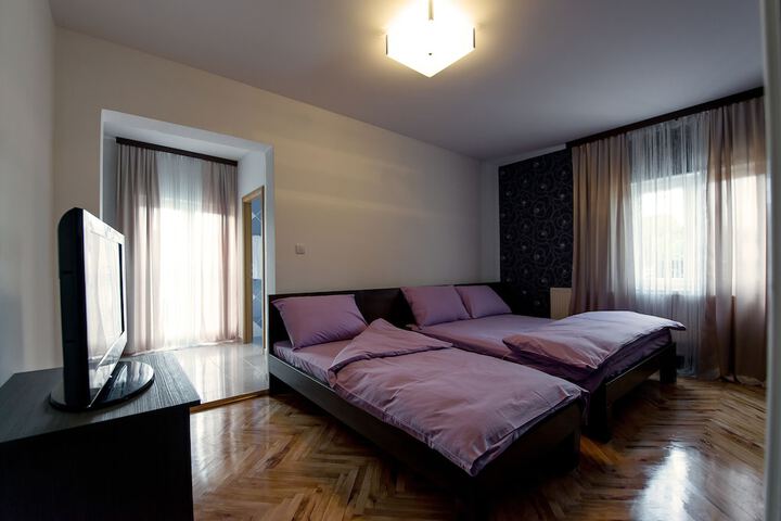 Room 12 of 21
