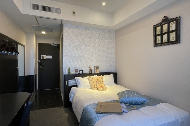 Room 17 of 42