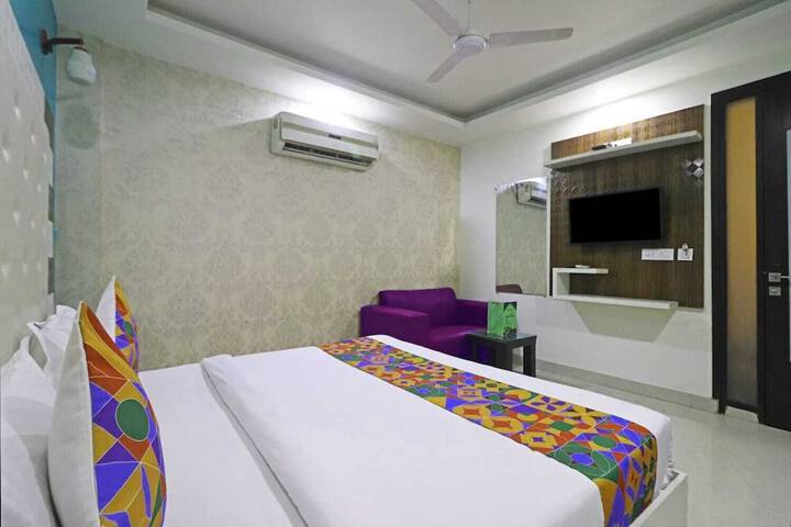 Room 34 of 76