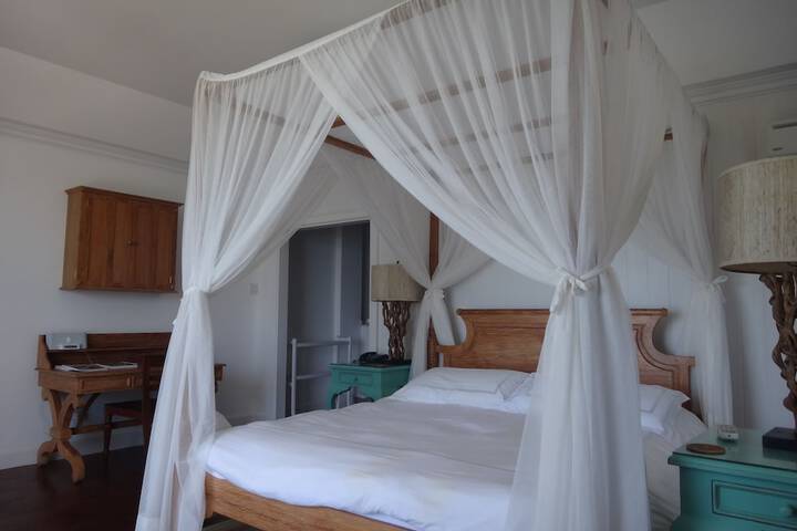Room 17 of 60