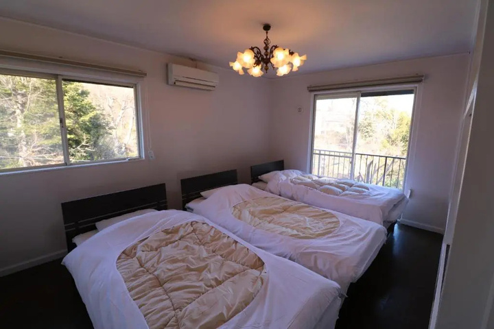 Room 4 of 17
