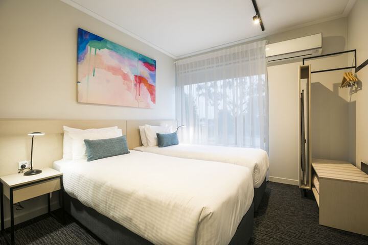 Room 7 of 32
