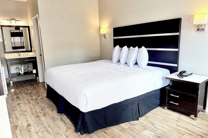 Room 5 of 14