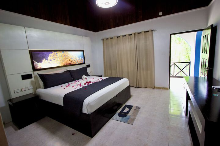 Room 14 of 37
