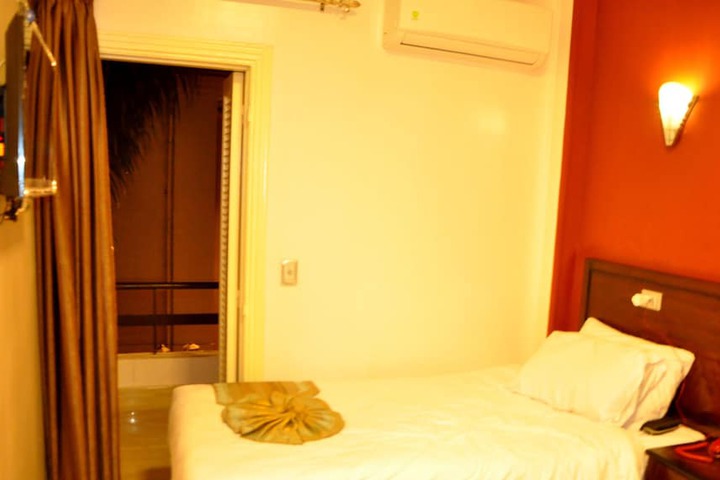 Room 12 of 38