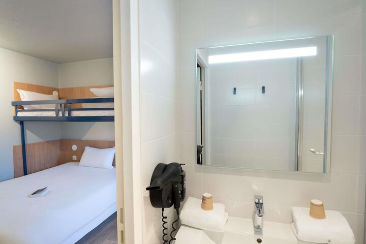 Room 16 of 47