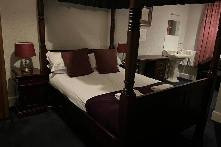 Room 8 of 13