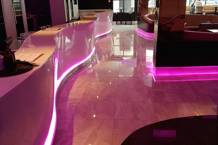 Lounge 47 of 53