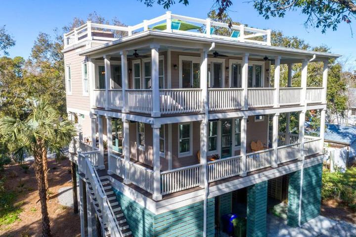 Exterior of 316 E Hudson - The High Tides - Hot Tub - 4 Bedrooms