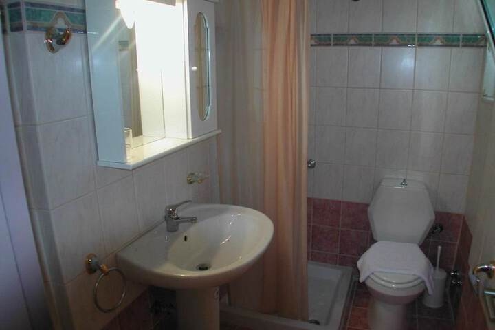Room 33 of 60