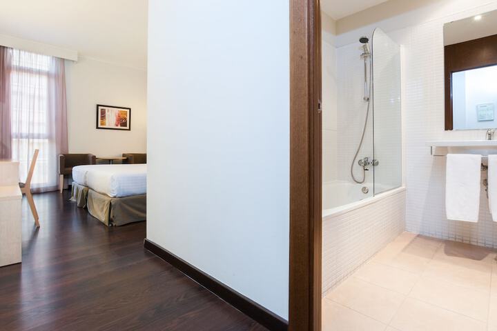 Room 7 of 40