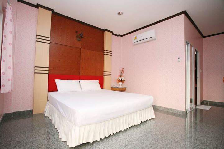 Room 6 of 38