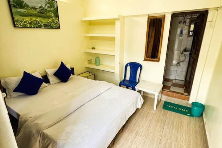 Room 5 of 17