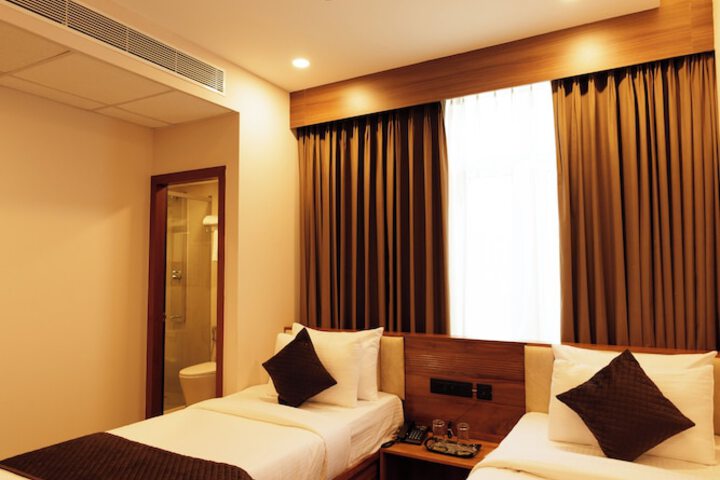 Room 10 of 37