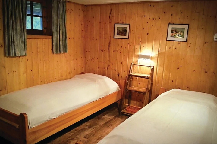 Room 5 of 11