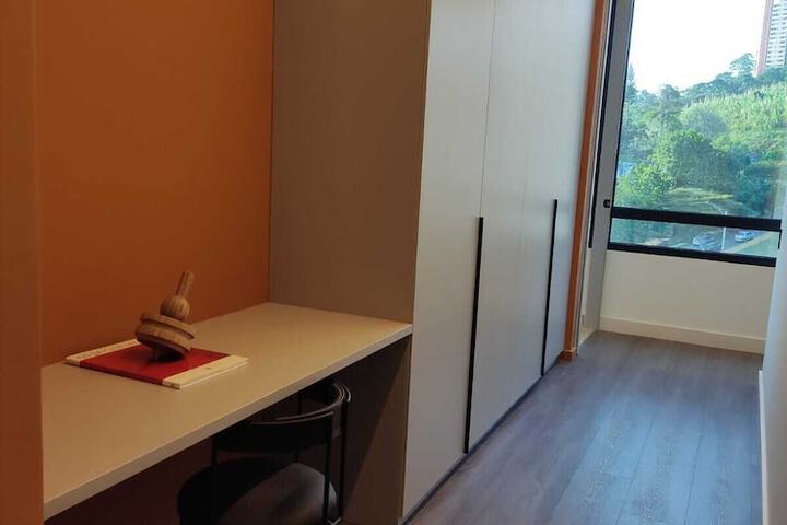 Room 33 of 93