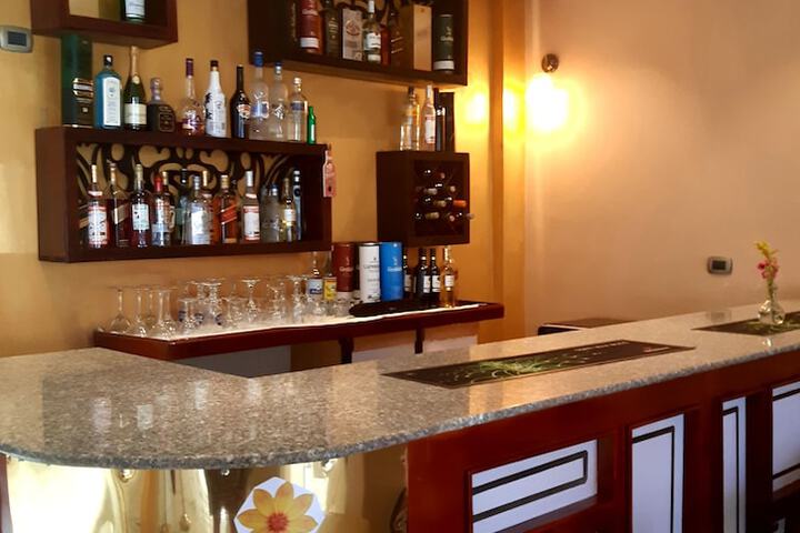 Lounge 33 of 43