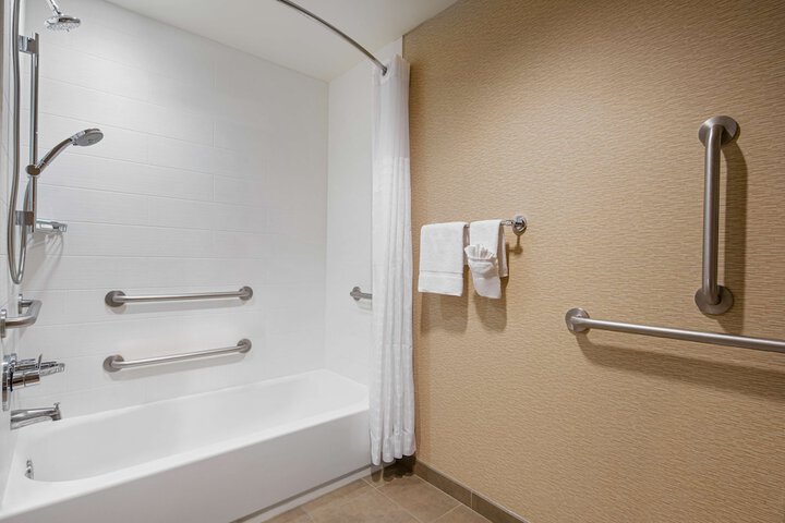 Room 26 of 40