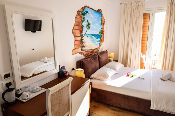 Room 6 of 38