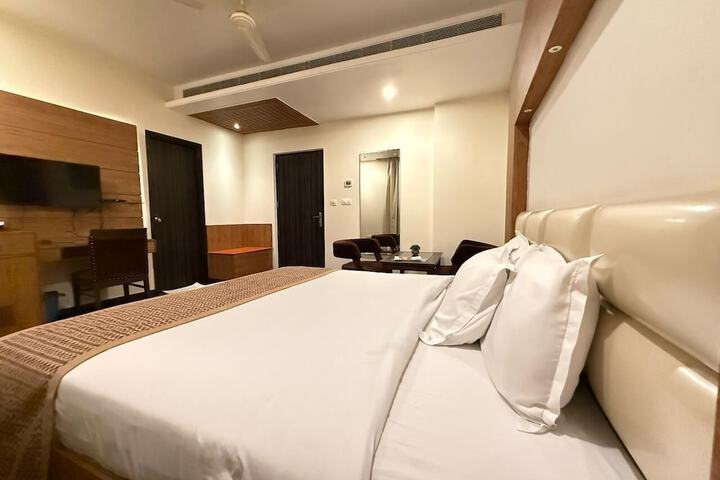 Room 9 of 50