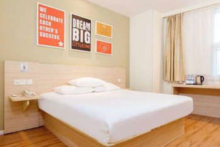 Room 6 of 14