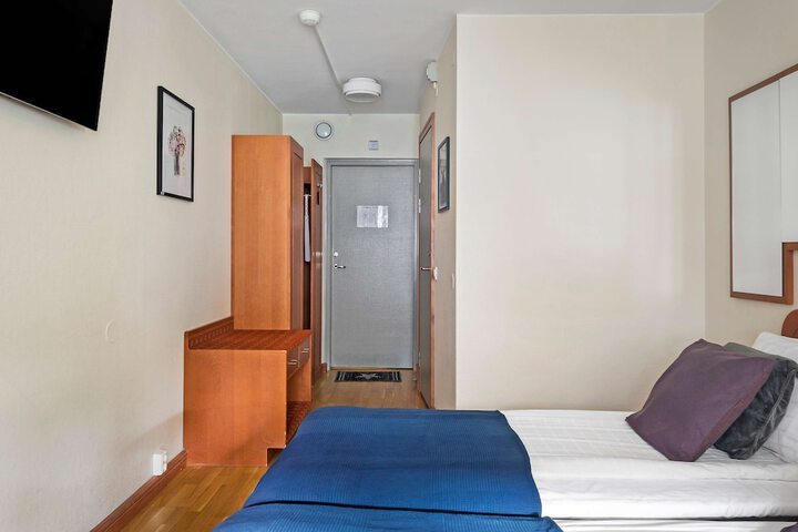 Room 14 of 48