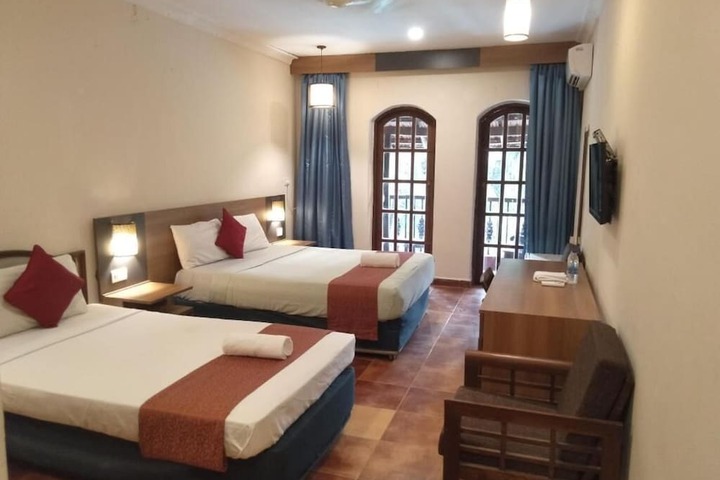 Room 3 of 20