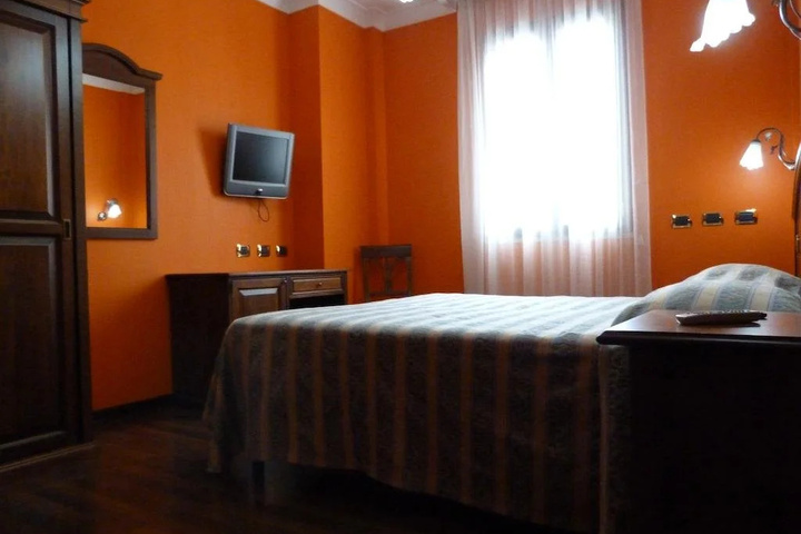 Room 7 of 13