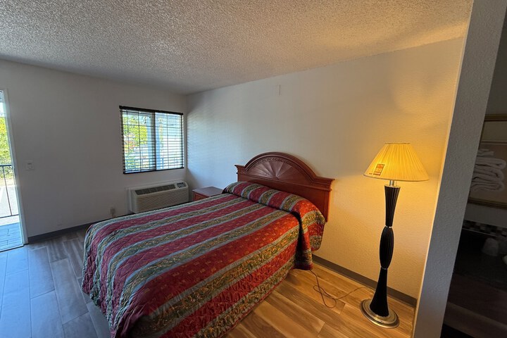Room 10 of 41