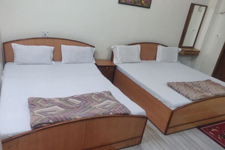 Room 2 of 10