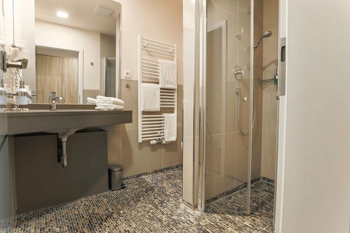 Room 35 of 63