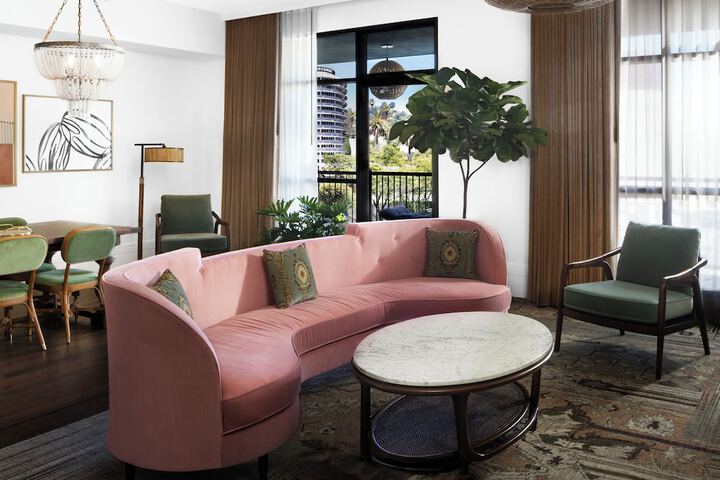 Lounge 49 of 66