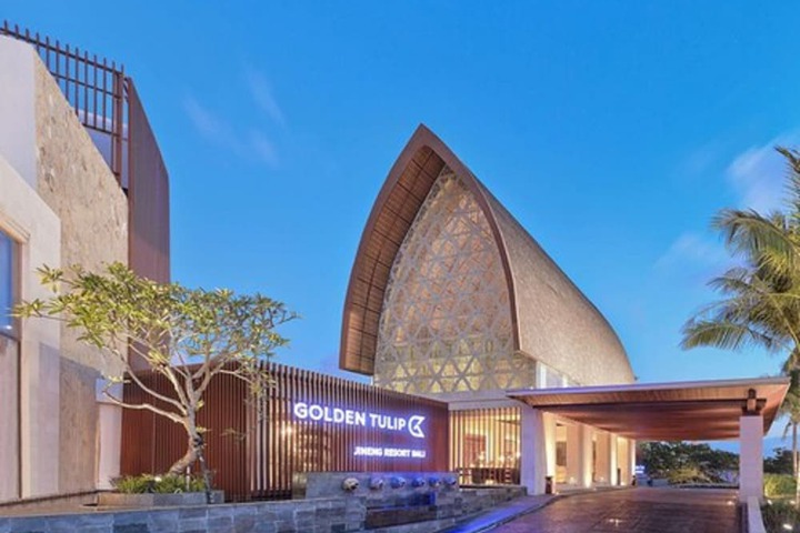 Entrance & Lobby