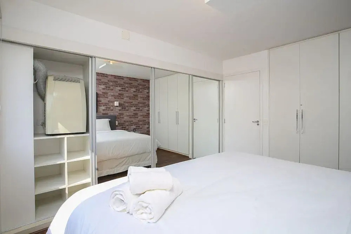 Room 3 of 7