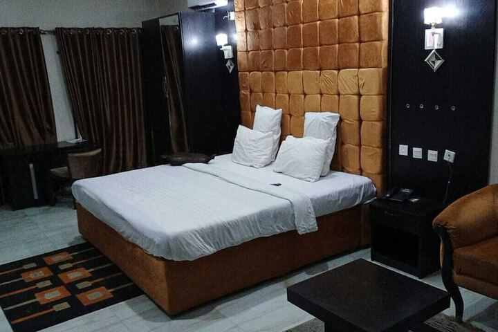 Room 15 of 29