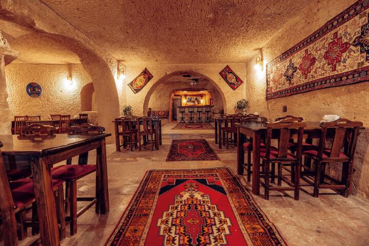 Dining 8 of 80