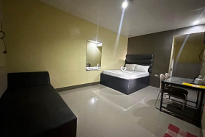 Room 12 of 40