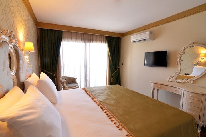 Room 25 of 177