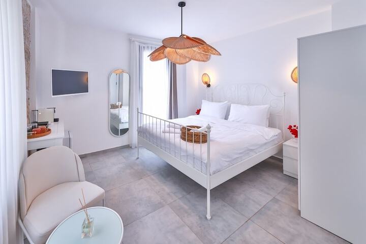 Room 10 of 93