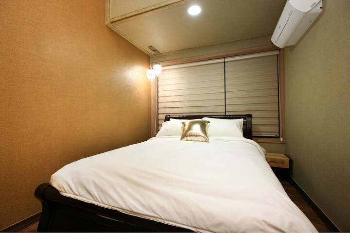 Room 3 of 71